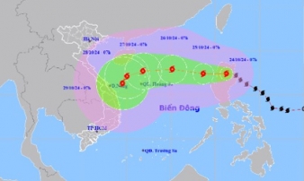 Bão TRAMI giữ nguyên tốc độ, đổi hướng khi vào vùng giữa biển Đông 