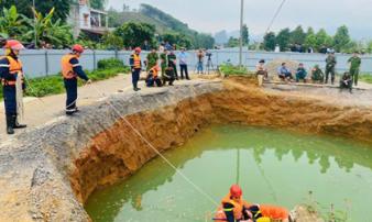 Hố tử thần ở Bắc Kạn: Khả năng bên dưới có hệ thống sông ngầm? Hố tử thần ở Bắc Kạn: Khả năng bên dưới có hệ thống sông ngầm?