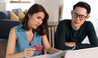 Đàn ông có bận tâm nếu vợ kiếm được nhiều tiền hơn mình không? Hai cặp vợ chồng chia sẻ cảm nhận thật trong hôn nhân Đàn ông có bận tâm nếu vợ kiếm được nhiều tiền hơn mình không? Hai cặp vợ chồng chia sẻ cảm nhận thật trong hôn nhân