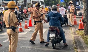 Cảnh sát giao thông mở cao điểm, kiểm tra nồng độ cồn dịp Tết Nguyên đán Bính Ngọ 