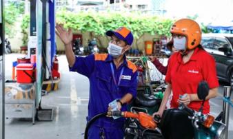 Giá xăng giảm tiếp, RON95 về mức thấp nhất gần 5 năm 