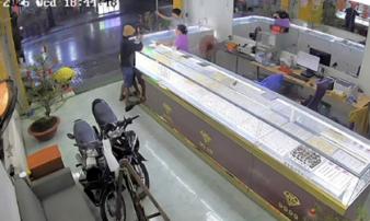 Khống chế nghi phạm cướp tiệm vàng sau chưa đầy 5 giờ gây án