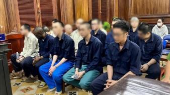 Xét xử đường dây chuyển tiền 'chui' hàng nghìn tỷ đồng xuyên biên giới Việt Nam - Campuchia