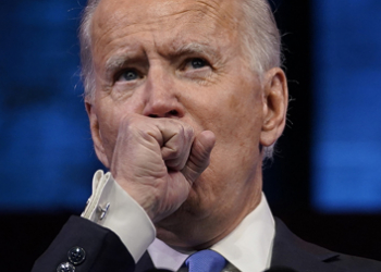 Ông Joe Biden ho liên tục khi phát biểu, người dân Mỹ lo lắng