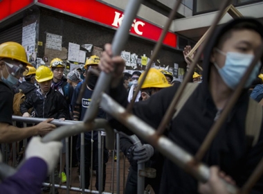 Lãnh đạo Hong Kong sẽ thề trấn áp biểu tình 
