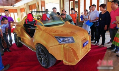 Xe ô tô 3D mạ vàng đầu tiên thế giới