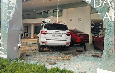 Vụ nữ tài xế đạp nhầm chân ga lao sang showroom Mazda ở Phú Thọ: Vợ nạn nhân chưa biết rõ vì sao chồng mất