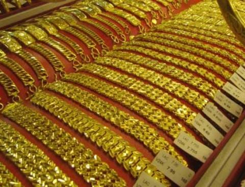 Vàng thế giới lao dốc