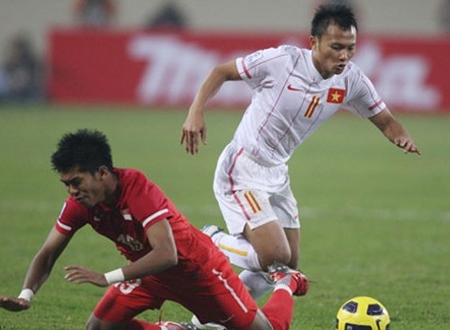 ĐT Việt Nam (trắng) sẽ có được chiến thắng trước Indonesia?