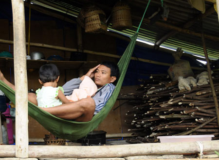 Đây là những người dân ở Bắc Trà My đang ngày đêm lo lắng bởi những trận động đất luôn xảy ra tại khu vực này 