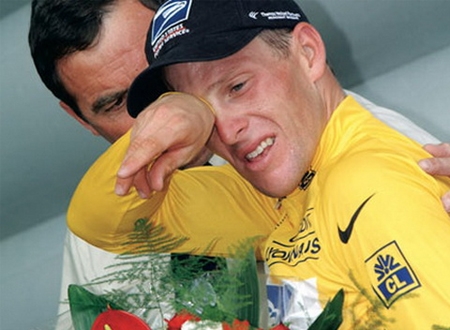 Lance Armstrong- Tượng đài sụp đổ