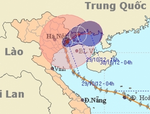 Bão số 8 liên tục thay đổi hướng khi đi vào vùng ven biển miền Bắc. (Ảnh: NCHMF)