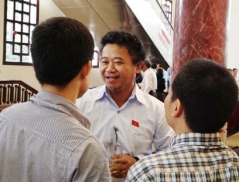 Đại biểu Đặng Thành Tâm trao đổi với phóng viên sáng 29/10.