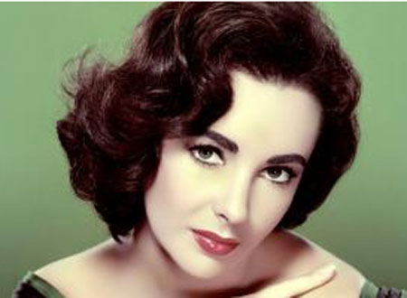 Dù đã qua đời, Liz Taylor vẫn kiếm được 210 triệu USD trong năm 2012