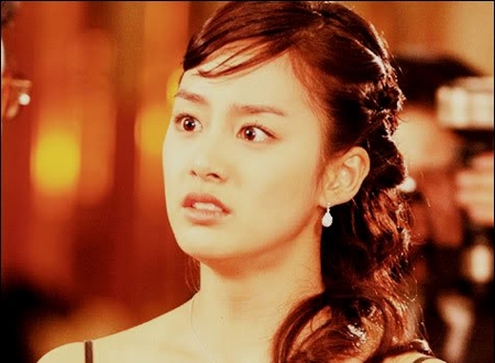 Han Yoo Ri (Kim Tae Hee đóng) trong Stairway to heaven (Nấc thang lên thiên đường). 