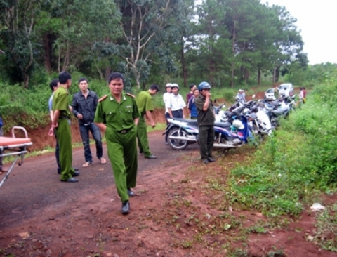 Cơ quan công an đang tiến hành làm hiện trường, giải phẫu pháp y