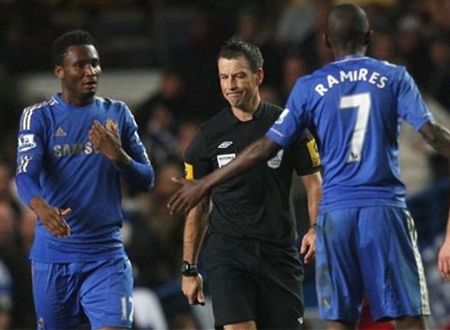 Chelsea bất bình với cách điều hành của Mark Clattenburg