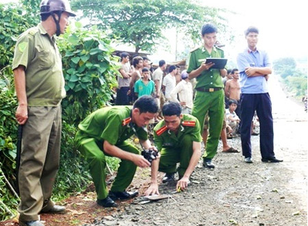 Cơ quan công an đang thu thập các chứng cứ tại hiện trường