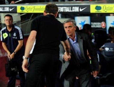 Mourinho trước khi trận Kinh điển diễn ra - Ảnh: Marca