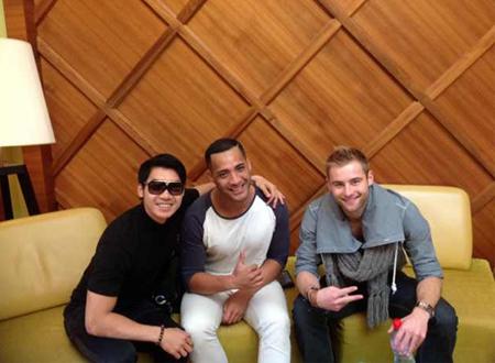 Nam Thành cùng với 3 đại diện của Brazil và Phillipines