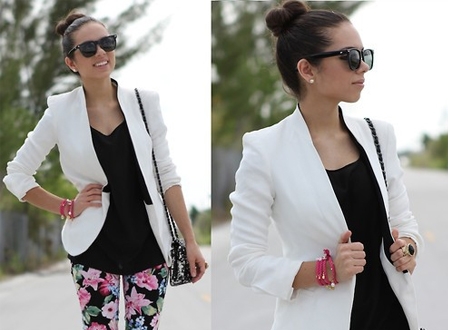 Một xu hướng không thể bỏ qua với blazer trắng và quần hoa sặc sỡ