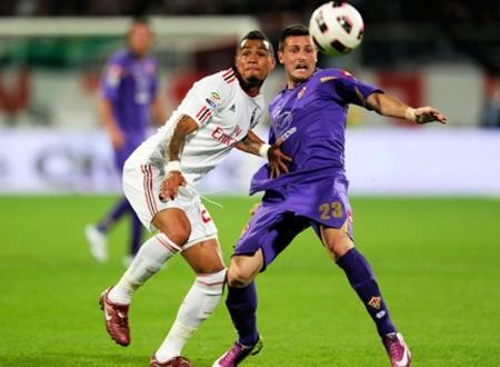 Milan đang trên đà hồi sinh sẽ là thử thách thực sự khó khăn đối với Fiorentina (áo tím)