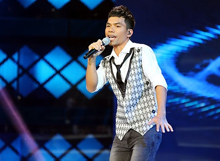 Yasuy trên sân khấu Vietnam Idol 2012