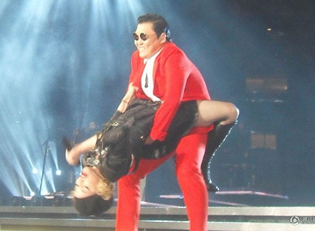 Màn trình diễn của Madonna và Psy