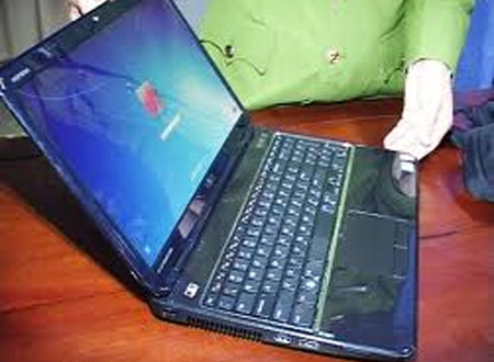 Chiếc laptop bị lấy trộm. (Ảnh minh họa).