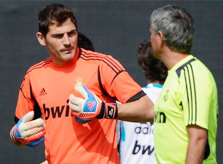 Thủ quân Casillas và HLV Mourinho sẽ ngày càng xung khắc vì việc bầu chọn “Quả bóng Vàng”