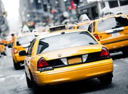 Du khách có thể cạn túi khi đi nhằm những xe taxi chặt chém - Ảnh: Fotolia