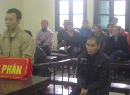 Các bị cáo trước vành móng ngựa