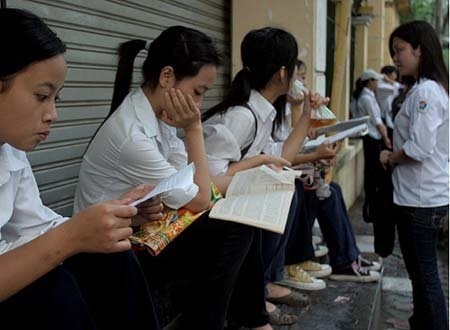 Dạy thêm trái với quy định (Ảnh minh họa)