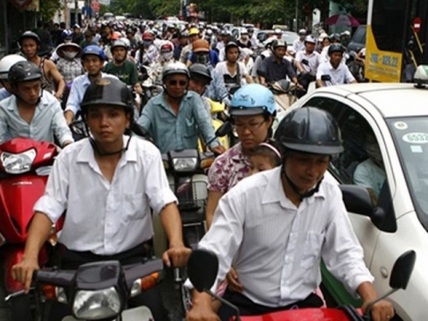 Theo các chuyên gia: Hà Nội hiện có hơn 4,4 triệu xe máy, từ 1/1 Thủ đô chưa thể thu phí bảo trì đường bộ. Ảnh: Trọng Đảng.