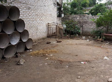 Trường gà nơi công an ập vào bắt giữ 30 người. 