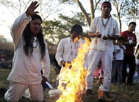 Một nghi lễ của người Maya (Nguồn: AFP)