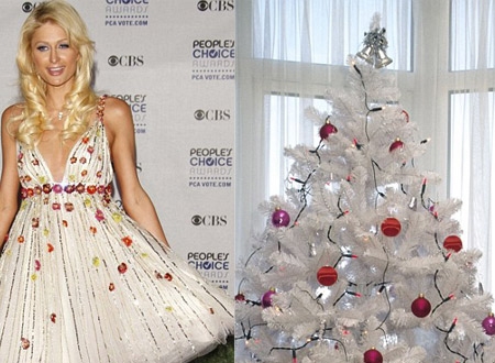 Bộ đầm voan đính hoa nhỏ của Paris Hilton bị so sánh với cây thông tuyết đính quả đỏ. 
