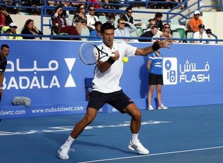 Djokovic dễ dàng lọt vào chung kết ở Abu Dhabi