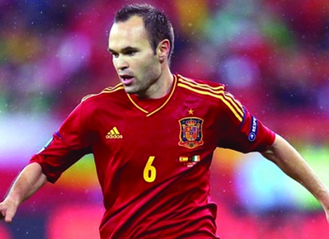 ầu thủ đá cánh trái Iniesta là người chơi hay nhất của ĐT TBN tại EURO 2012