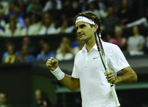 Roger Federer nhọc nhằn đi tiếp