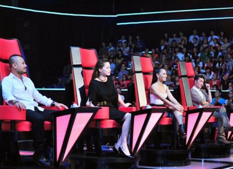Sau vòng thi Giấu mặt, khán giả sẽ tiếp tục được theo dõi các thí sinh đối đầu với nhau tại The Voice 2012.