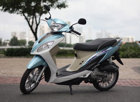 Kymco Candy Hi 50 có động cơ loại 4 thì, làm mát bằng gió, dung tích xy-lanh 49,5 cm3.