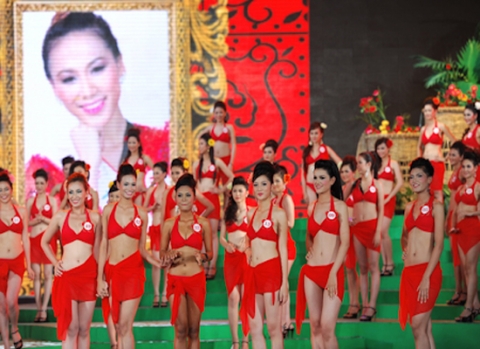 Hình ảnh các thí sinh tham gia cuộc thi Hoa hậu các Dân tộc Việt Nam 2011.