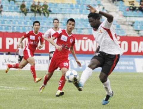 V-League tiêu tiền rất nhiều nhưng bốn bề khán đài lại thường rất lạnh. (Ảnh: Xuân Huy)