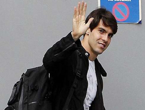 Kaka chào tạm biệt các CĐV Real Madrid