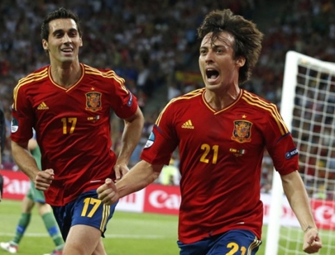 David Silva ăn mừng bàn thắng mở tỉ số cho Tây Ban Nha trong trận chung kết