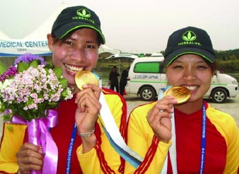 Phạm Thị Thảo (trái) cùng đồng đội Phạm Thị Hài quyết tâm tạo đột phá tại Olympic 2012