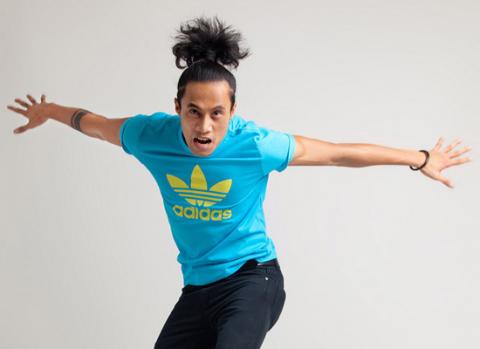 Anh Khoa diện trang phục thể thao khoe vẻ đẹp nam tính và khỏe khoắn của mình.