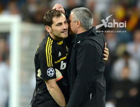 Mourinho - Casillas, bằng mặt không bằng lòng