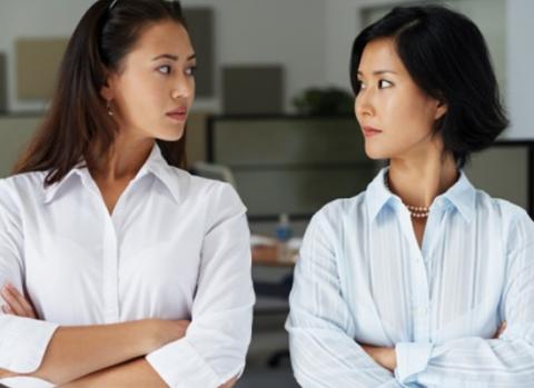 Mẹ chồng tôi đã sắp đặt mọi chuyện để một người đàn ông lạ hoắc qua đêm với tôi